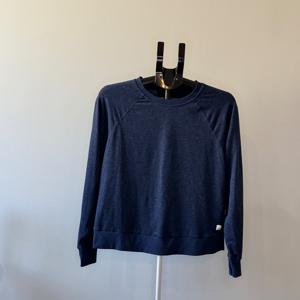 Vuori Long Sleeve Performance Crew – Navy Heather – Women’s M